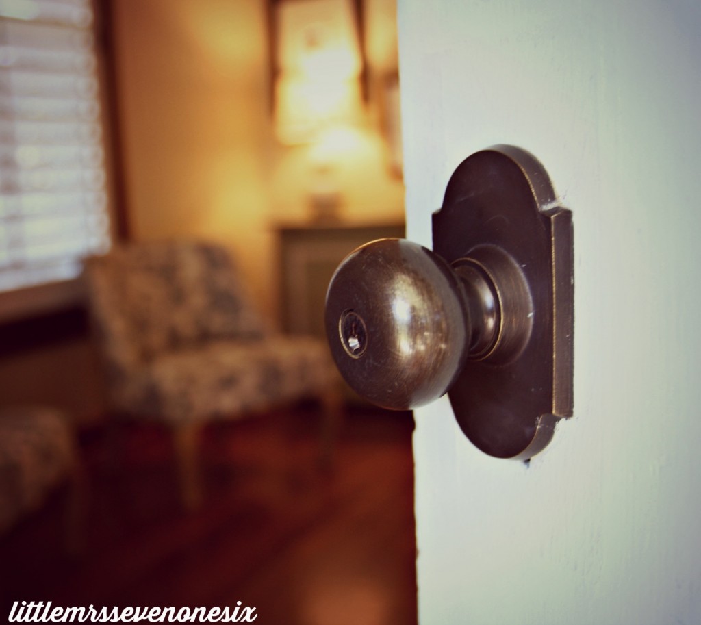 Fall door knob